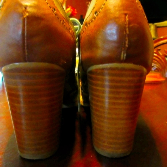 *SOLD* Leather Sage Green & Brown Spectator Heels - 7.5M - Picture 8 of 14